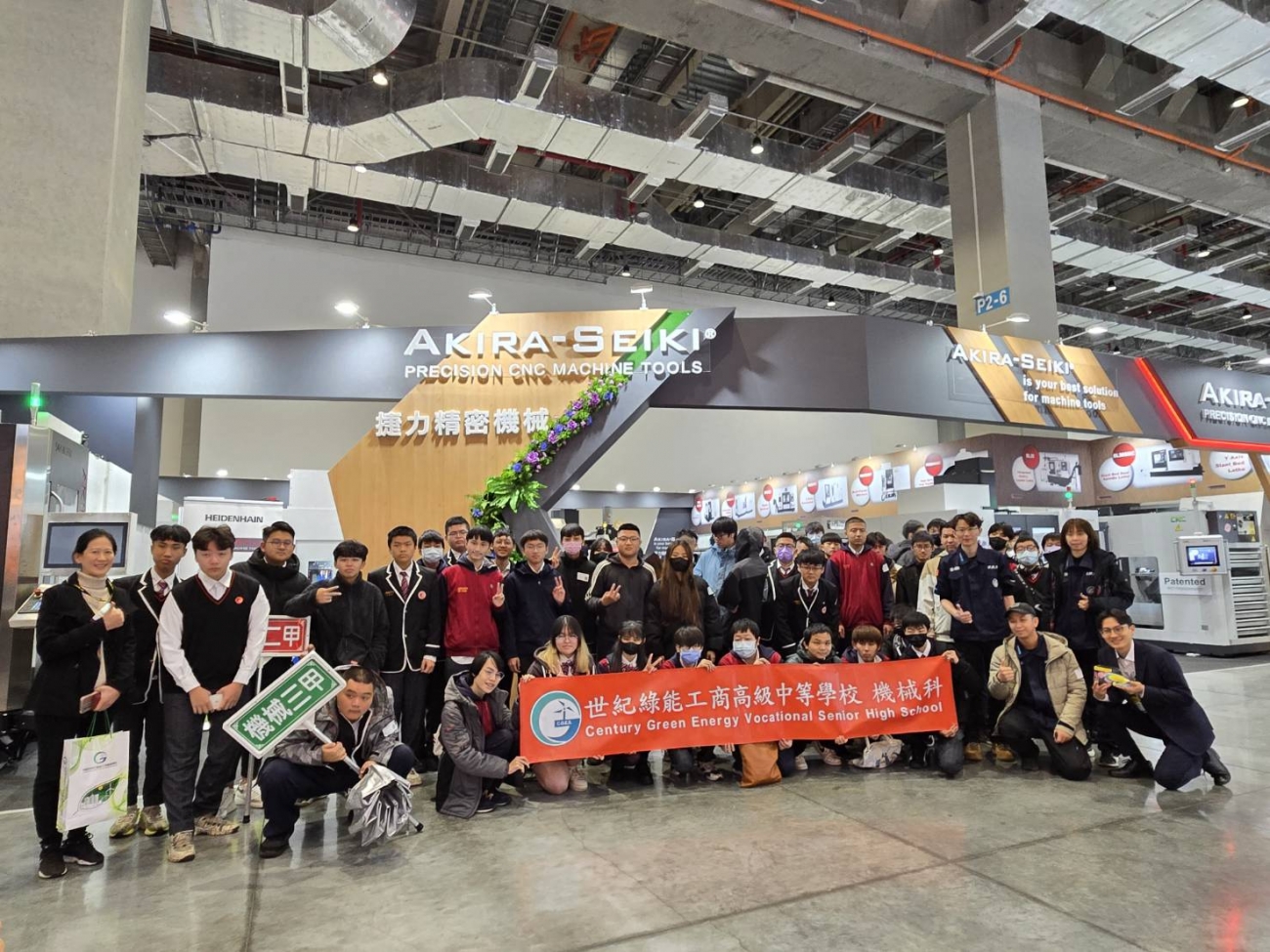世紀綠能工商機械科－台北國際工具機展校外參訪合影